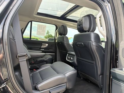 Used 2026 Ford Expedition Platinum w/ Driver's Package AWD/4WD image 63