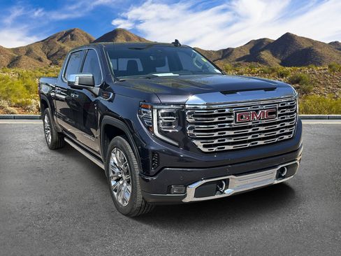 Used 2023 GMC Sierra 1500 Denali w/ Denali Reserve Package AWD/4WD image 4