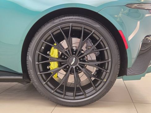 Used 2023 Aston Martin V8 Vantage Coupe RWD image 15