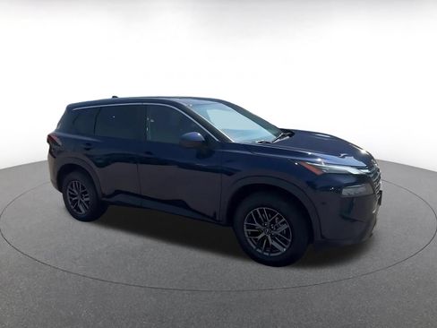 Used 2026 Nissan Rogue SV AWD/4WD image 2