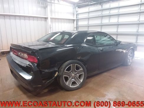 Used 2013 Dodge Challenger R/T image 2