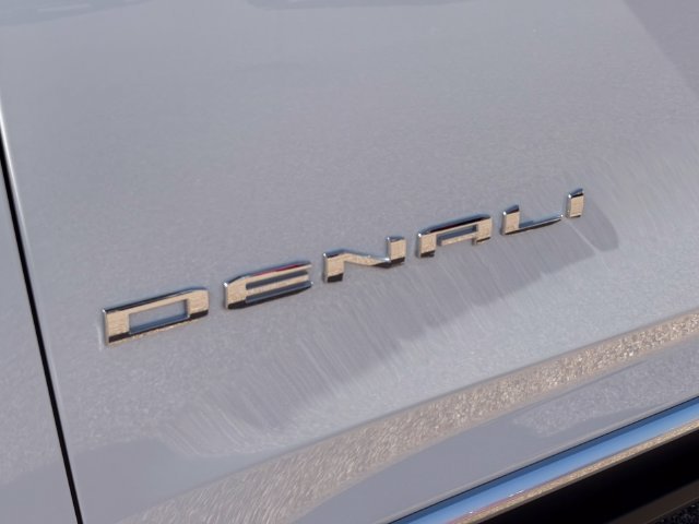 New 2026 GMC Yukon Denali w/ Denali Reserve Package AWD/4WD image 11