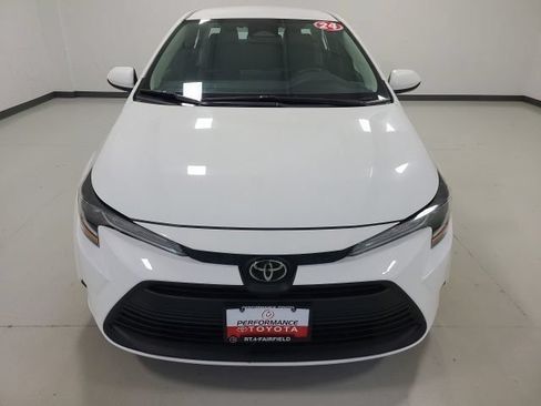 Used 2024 Toyota Corolla LE FWD image 2