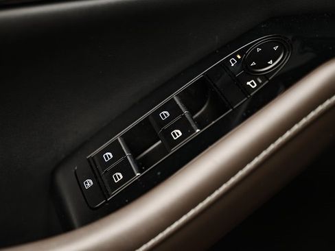 Used 2023 MAZDA CX-30 AWD 2.5 S w/ Premium Package image 18