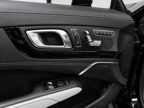 Used 2015 Mercedes-Benz SL 63 AMG w/ Driver Assistance Package image 31