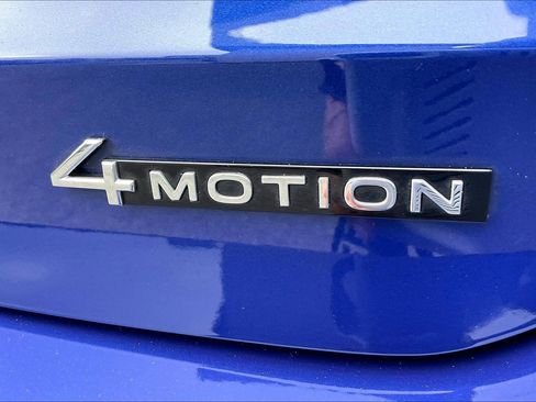 Certified 2022 Volkswagen Taos SE w/ Driver Assistance Package image 7