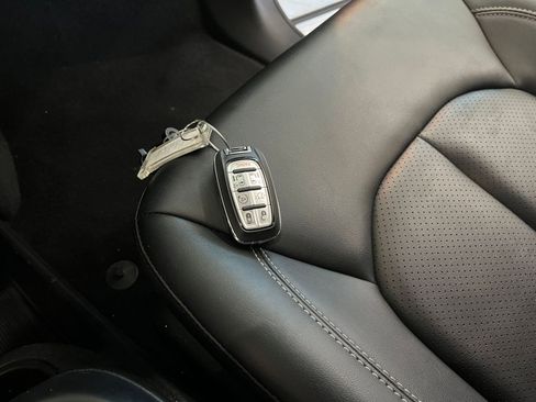 Used 2025 Chrysler Pacifica Select image 21