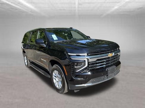 Used 2025 Chevrolet Suburban LT AWD/4WD image 9