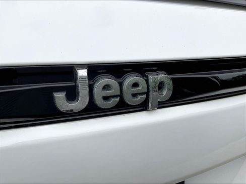 Used 2023 Jeep Grand Cherokee Limited AWD/4WD image 23