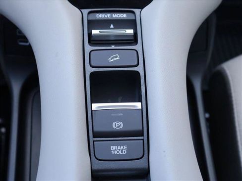 New 2026 Honda HR-V LX image 18