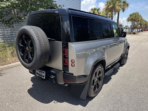 Certified 2025 Land Rover Defender 110 X-Dynamic SE AWD/4WD image 6