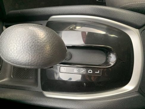 Used 2016 Nissan Rogue SV image 19