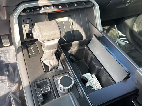 Used 2022 Toyota Tundra Platinum AWD/4WD image 29