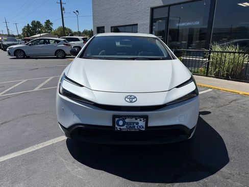 Used 2024 Toyota Prius LE FWD image 2