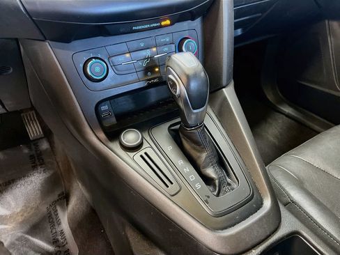 Used 2015 Ford Focus SE w/ Equipment Group 201A FWD image 16