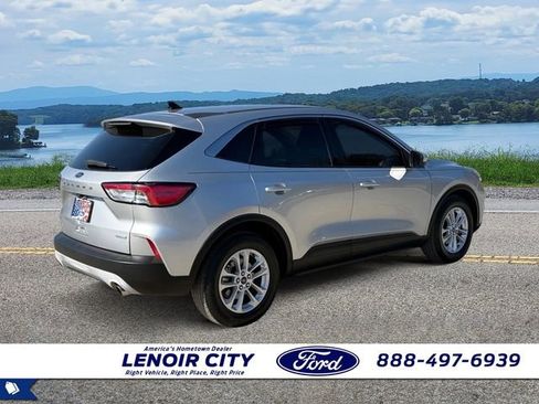 Certified 2020 Ford Escape SE image 3