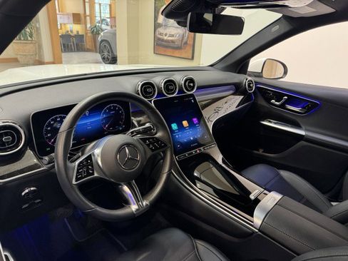 Certified 2025 Mercedes-Benz GLC 300 image 6