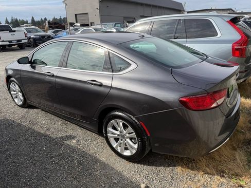 Used 2015 Chrysler 200 Limited w/ Convenience Group FWD image 2