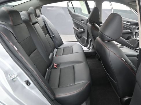 Used 2024 Nissan Altima 2.5 SR FWD image 31
