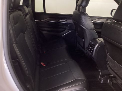 Used 2023 Jeep Grand Cherokee Overland AWD/4WD image 36