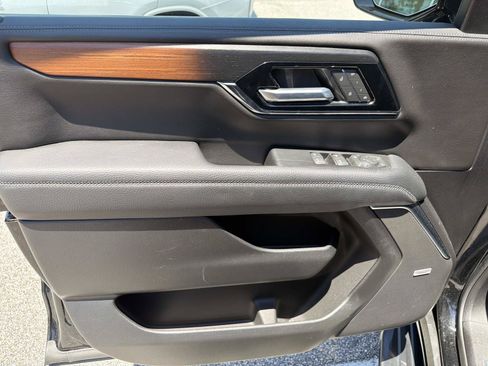 Used 2025 GMC Yukon Denali RWD image 7