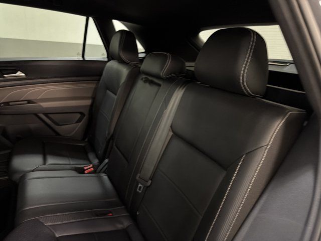 Certified 2021 Volkswagen Atlas Cross Sport SE w/ Panoramic Sunroof Package AWD/4WD image 19