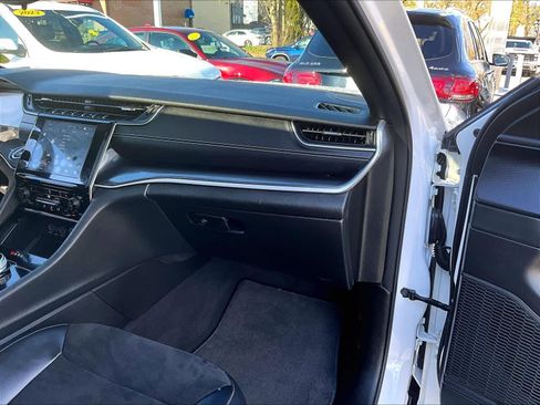 Used 2023 Jeep Grand Cherokee Altitude AWD/4WD image 13