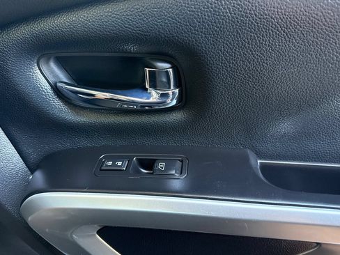 Used 2017 Nissan Titan SL AWD/4WD image 19