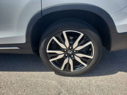 Used 2021 Honda Pilot Touring image 9