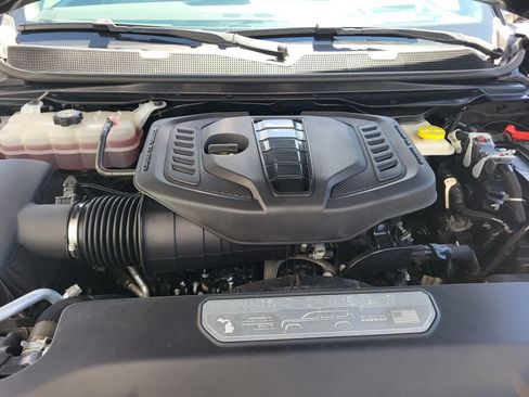 Used 2023 Jeep Wagoneer Series III w/ Preferred Equipment Group AWD/4WD image 29