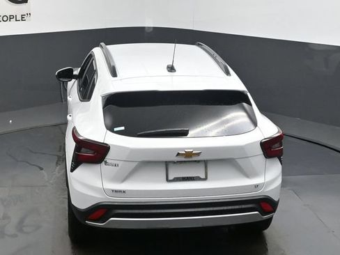 Used 2025 Chevrolet Trax LT w/ Driver Confidence Package FWD image 35