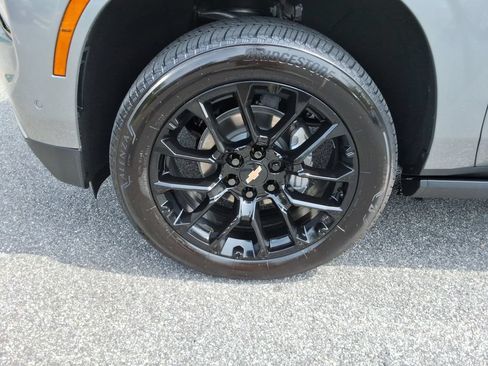 Certified 2026 Chevrolet Suburban High Country AWD/4WD image 10