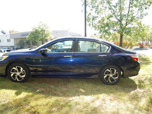 Used 2017 Honda Accord LX image 6