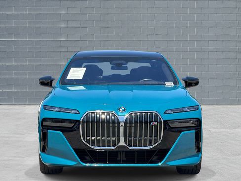 Used 2025 BMW i7 M70 AWD/4WD image 2