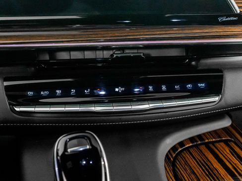 Used 2024 Cadillac Escalade ESV Premium Luxury image 40