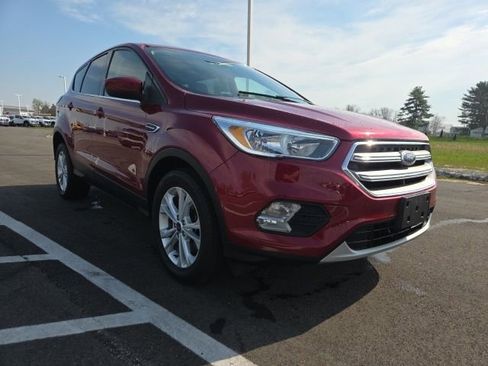 Used 2017 Ford Escape SE image 1