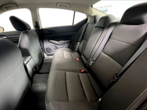 Used 2025 Nissan Altima 2.5 SV FWD image 21