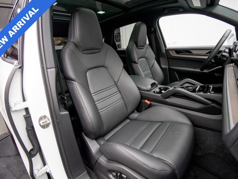 Used 2025 Porsche Cayenne S AWD/4WD image 15