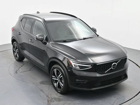 Used 2024 Volvo XC40 B5 Core AWD/4WD image 22