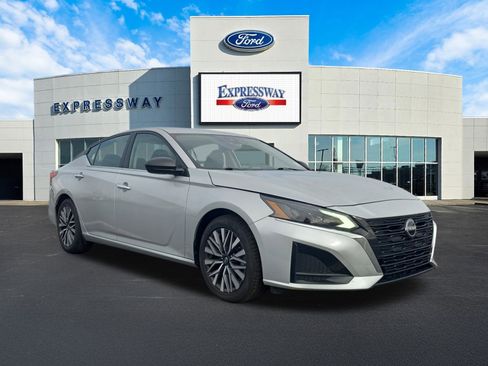 Used 2024 Nissan Altima 2.5 SV image 4