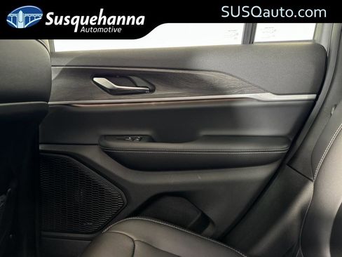 New 2025 Jeep Grand Cherokee Limited image 46