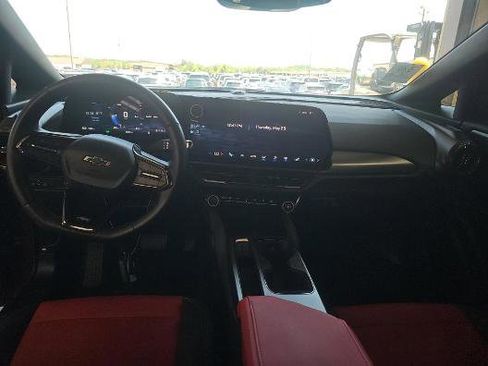 Used 2025 Chevrolet Equinox EV RS FWD image 10