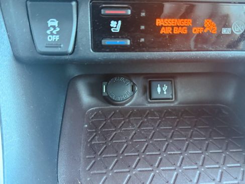 Used 2019 Toyota RAV4 Limited w/ Cold Weather Package AWD/4WD image 36