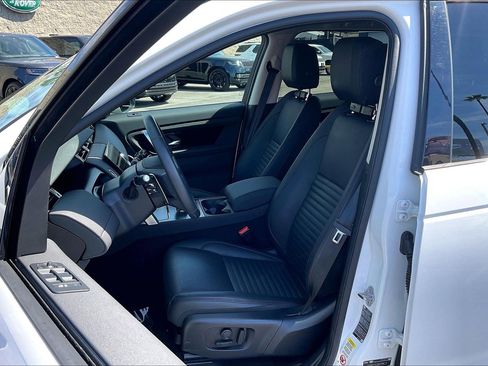 Used 2025 Land Rover Discovery Sport S image 8