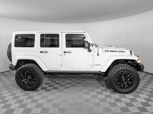 Used 2015 Jeep Wrangler Unlimited Rubicon image 4