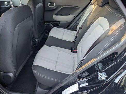 Used 2025 Hyundai Venue SEL image 26