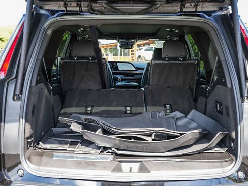 Used 2023 Cadillac Escalade Premium Luxury AWD/4WD image 27