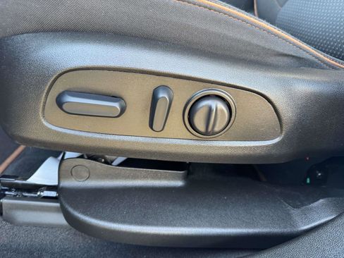 Used 2023 GMC Acadia AT4 image 19