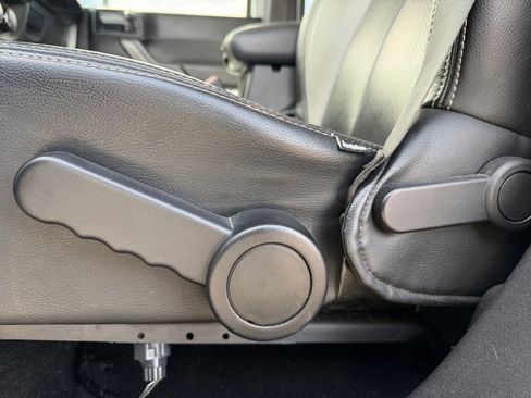 Used 2017 Jeep Wrangler Unlimited Sport w/ Connectivity Group image 14