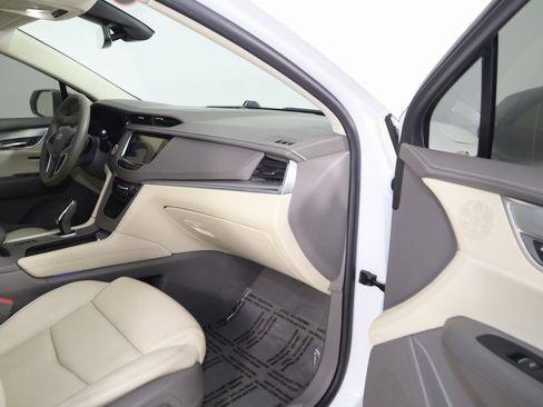 Used 2017 Cadillac XT5 Luxury w/ Driver Awareness Package image 41